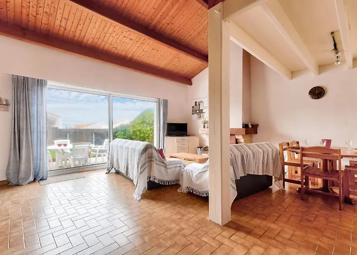 Hébergement de vacances - 450m De La